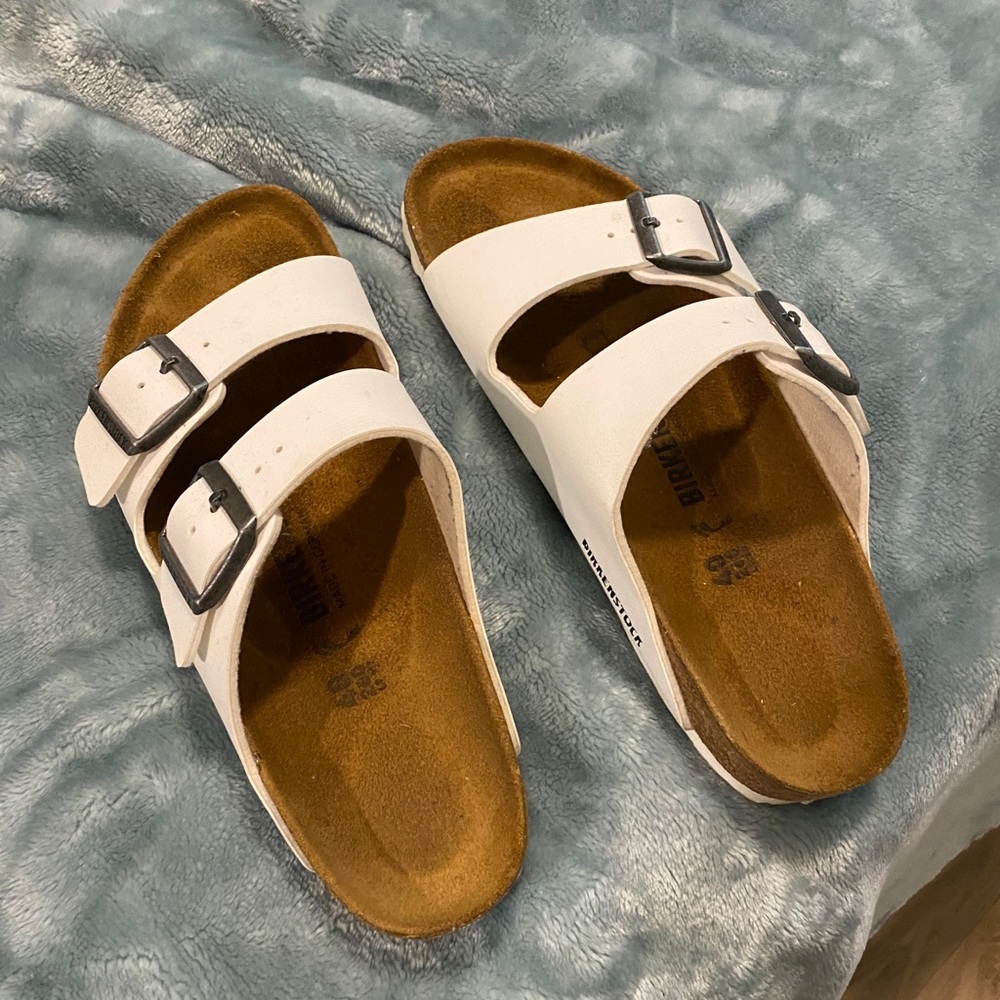 White Birkenstocks size 40 fits 9 or 9.5 or 10